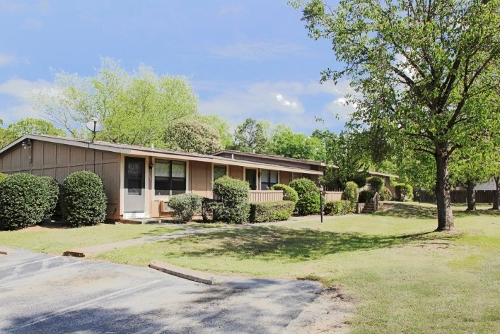 Wesley Pines in Columbus, GA - Foto de edificio