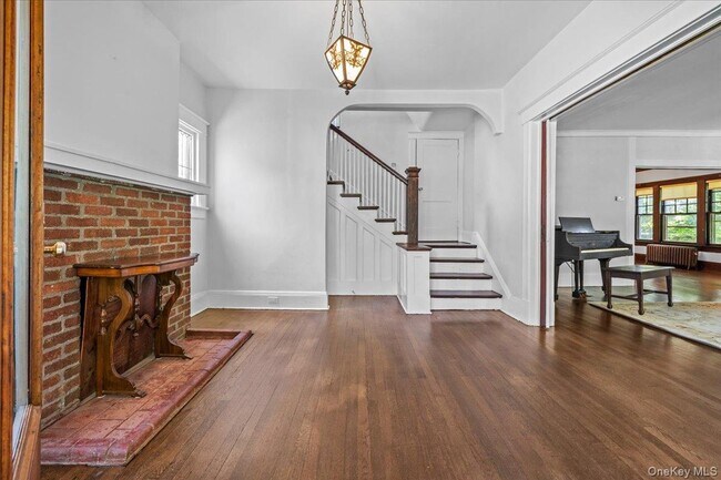 property at 18 Elm Pl