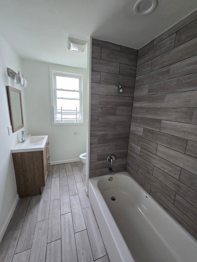 27 Harrison Plz, Unit 2 in Irvington, NJ - Foto de edificio - Building Photo