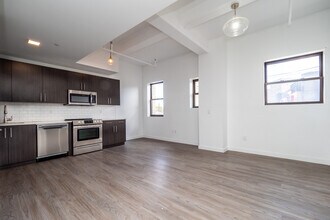 The Roxy in Jersey City, NJ - Foto de edificio - Building Photo