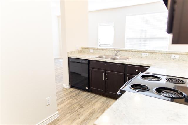 9942 Chilmark Way in Dallas, TX - Building Photo