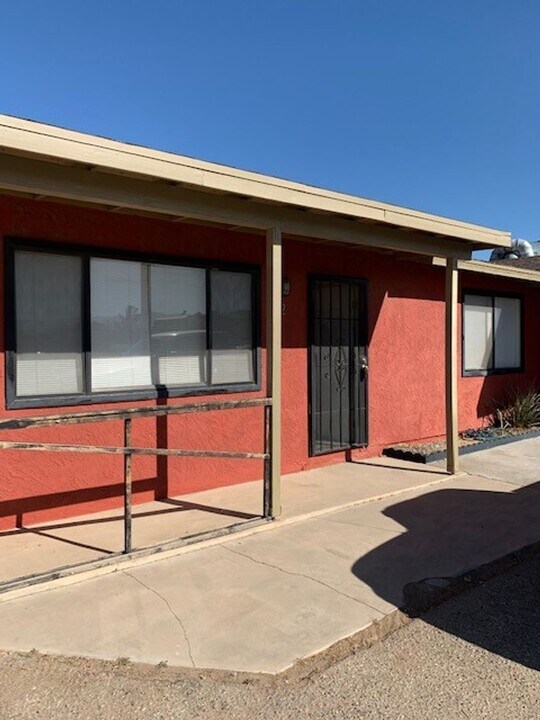 13157 Central Rd in Apple Valley, CA - Building Photo