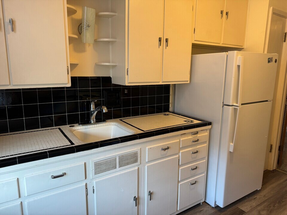 405 W Columbia Ave in Davenport, IA - Building Photo