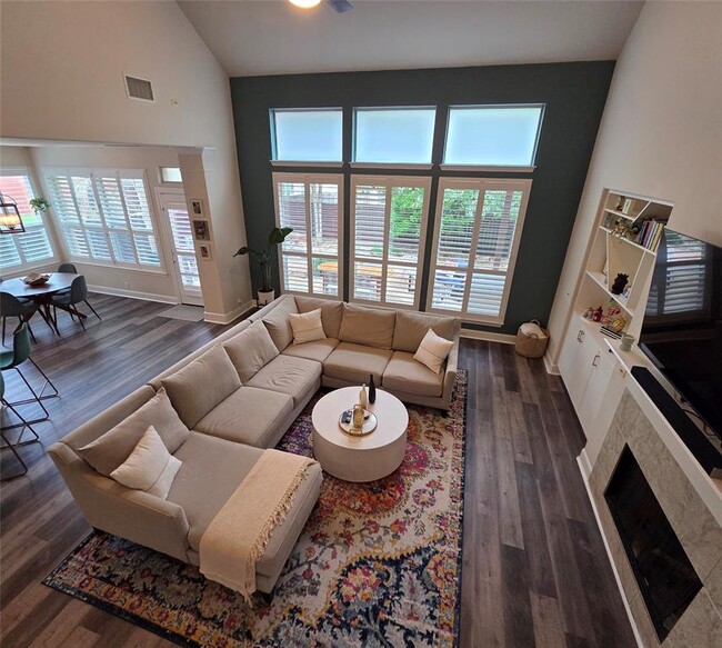 8208 Endeavor Cir