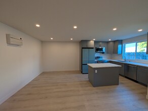 150-152 Florida Ave in San Bruno, CA - Foto de edificio - Building Photo