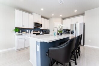 7152 Amelia River Dr in Parrish, FL - Foto de edificio - Building Photo