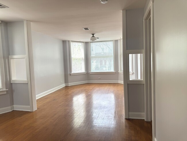 2031 N Spaulding Ave in Chicago, IL - Building Photo - Building Photo