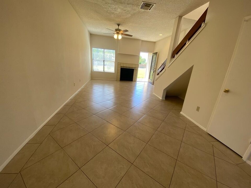 7900 Bissonnet St in Houston, TX - Building Photo