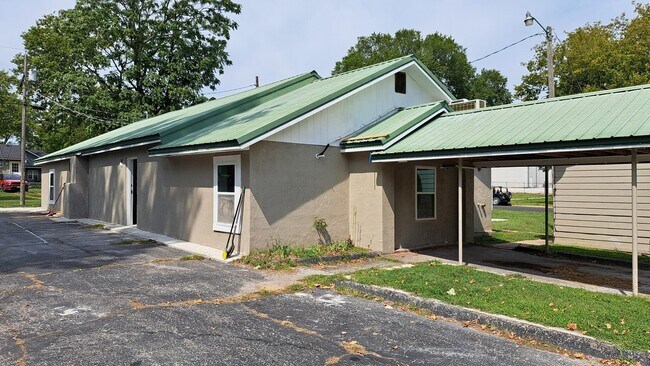 property at 1306 Iowa Ave