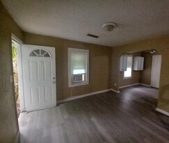 7909 50th Ave N in St. Petersburg, FL - Building Photo