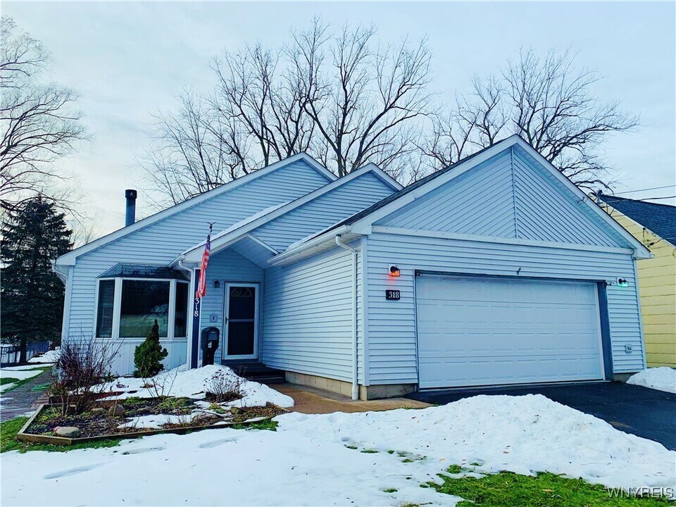 318 Ivyhurst Rd N in Buffalo, NY - Building Photo