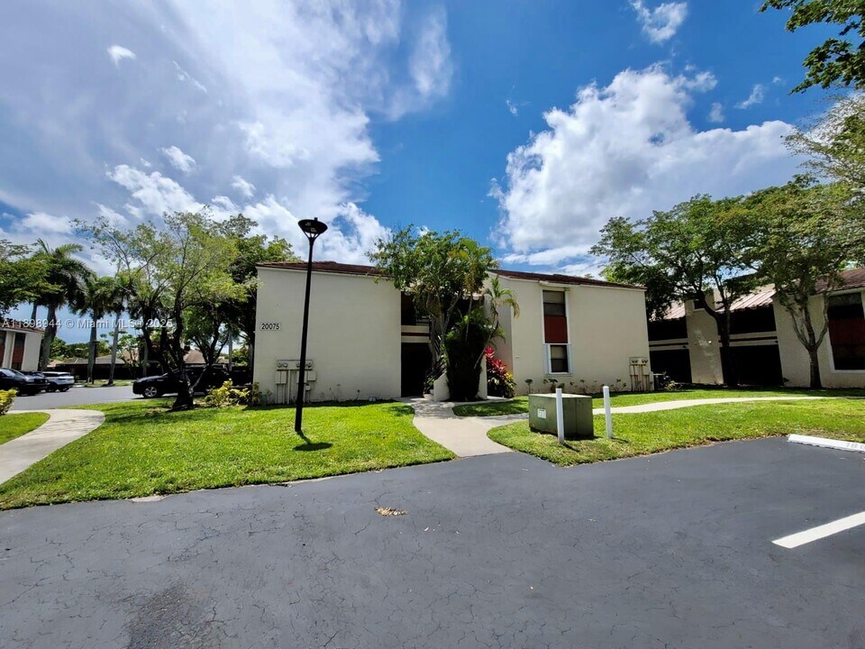 20075 NE 3rd Ct in Miami Gardens, FL - Building Photo