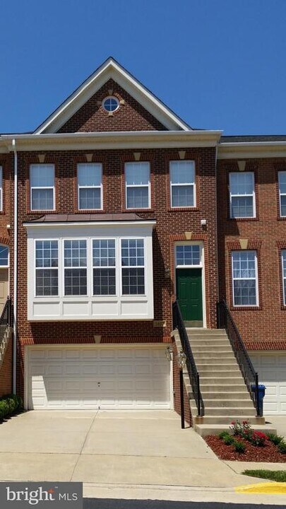 5607 Faircloth Ct in Centreville, VA - Building Photo