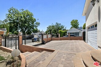 12643 Archwood St in Los Angeles, CA - Building Photo - Building Photo