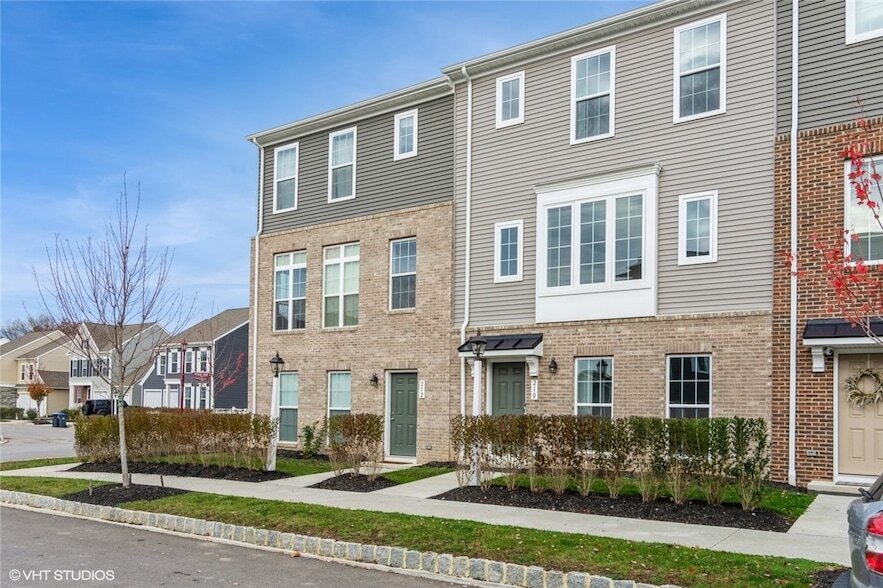 210 Gress Rd in Cranberry Township, PA - Foto de edificio