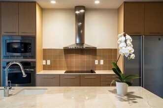 2323 N Houston St in Dallas, TX - Building Photo - Building Photo