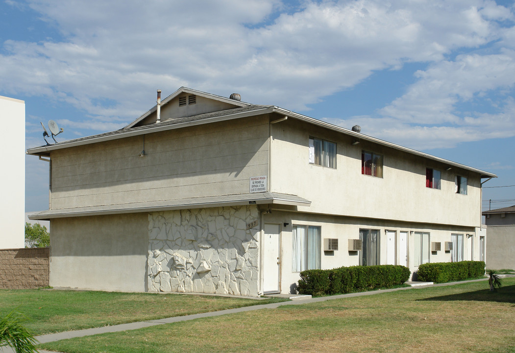 937 Mesa Verde Ave in Corona, CA - Building Photo