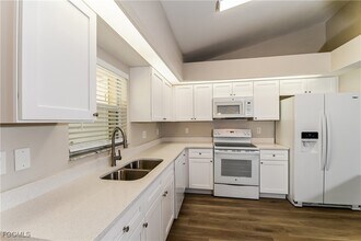 349 SW 28th Pl in Cape Coral, FL - Building Photo - Building Photo