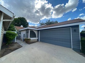 1341 E Vassar Dr in Visalia, CA - Building Photo