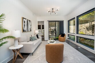8570 Aspect Dr in San Diego, CA - Building Photo - Building Photo