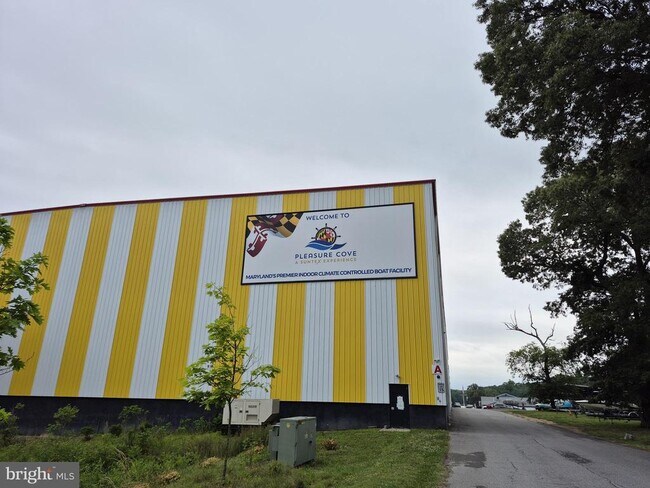 7902 Chesire Ln in Pasadena, MD - Building Photo - Building Photo