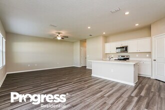 811 Kings Pine Ct in Ruskin, FL - Foto de edificio - Building Photo