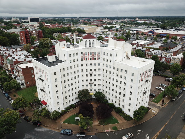 Liberty Circle Apartments in Richmond, VA - Foto de edificio - Building Photo