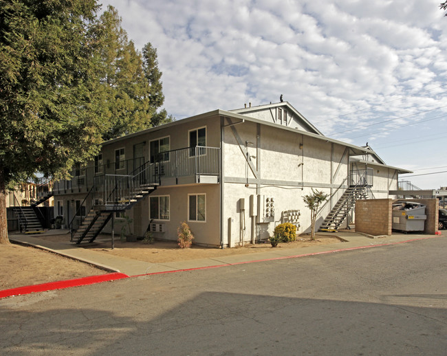 College Park Manor in Marysville, CA - Building Photo - Building Photo