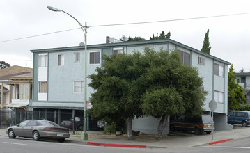 1946 Foothill Blvd in Oakland, CA - Building Photo - Building Photo