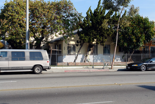 545-549 W Arbor Vitae St in Inglewood, CA - Building Photo - Building Photo