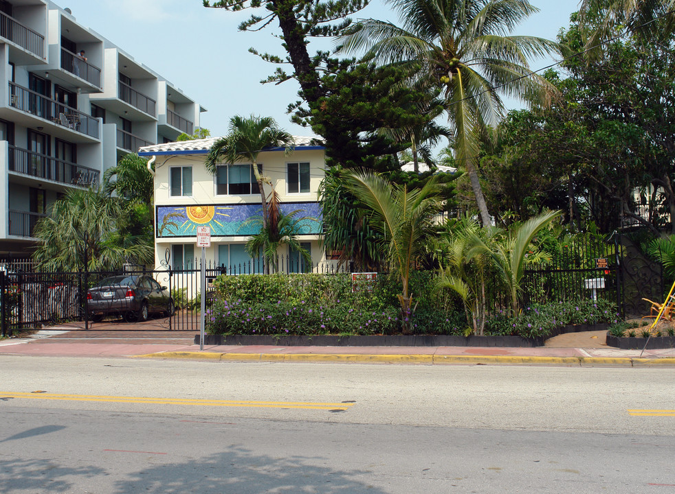 8142 Byron Ave in Miami Beach, FL - Building Photo