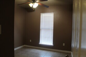 5715 Springfield Cir S in Lumberton, TX - Foto de edificio - Building Photo