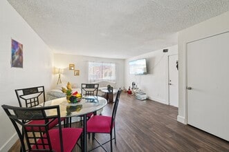 Las Casitas Apartments in Glendale, AZ - Building Photo - Building Photo