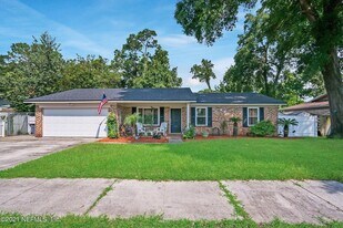 4872 Lofty Pines Cir W in Jacksonville, FL - Building Photo