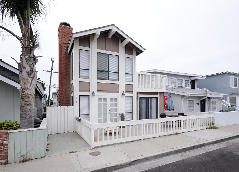 126 42nd St in Newport Beach, CA - Foto de edificio