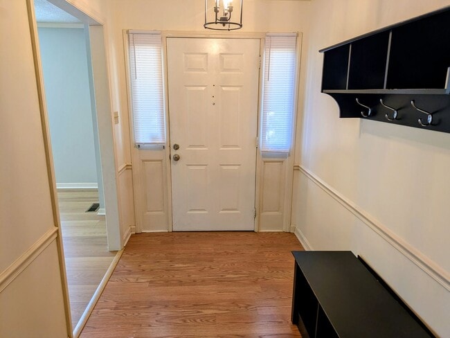 6913 Crandall Ct in Clemmons, NC - Building Photo - Building Photo