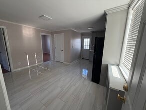 242 Glenhill Ave, Unit 3rd Floor in Yonkers, NY - Building Photo - Building Photo