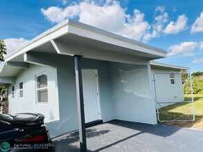 3041 NW 66th St in Miami, FL - Building Photo - Building Photo