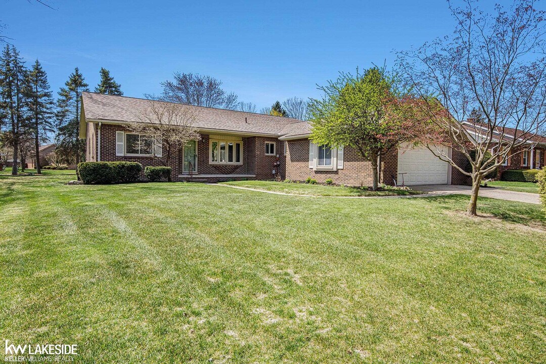 13488 Independence Ave in Utica, MI - Building Photo
