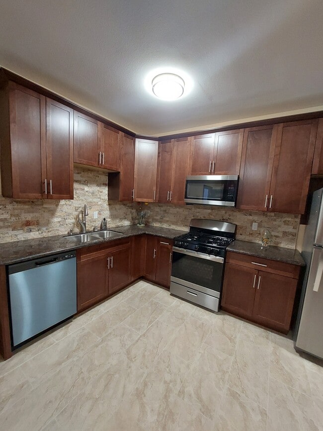 709 Vale View Dr in Vista, CA - Foto de edificio - Building Photo