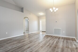 2406 Foxhollow Rd in Tavares, FL - Foto de edificio - Building Photo