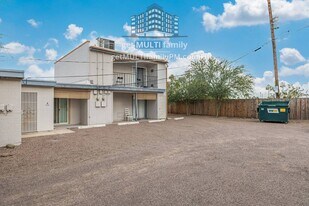 1111 E Butler Dr in Phoenix, AZ - Building Photo