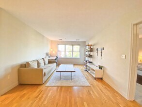 318 Rindge Ave in Cambridge, MA - Building Photo - Building Photo
