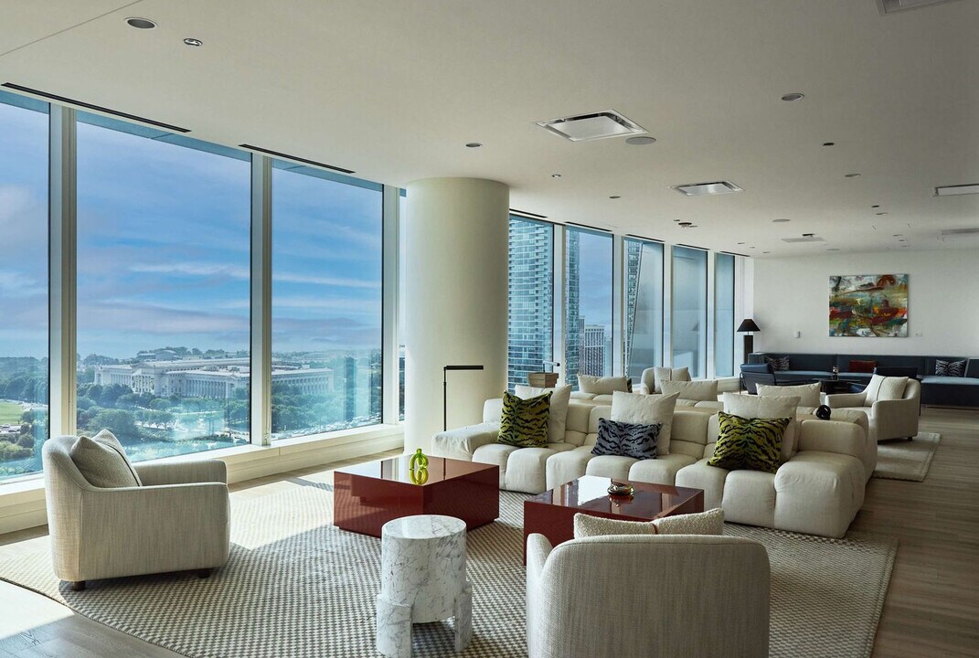 1000 S Michigan Ave, Unit FL43-ID1252672P in Chicago, IL - Building Photo
