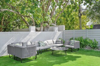 270 NW 41st St in Miami, FL - Building Photo - Building Photo