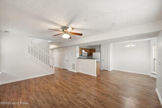 6736 Arbor Creek Dr in Louisville, KY - Building Photo - Building Photo