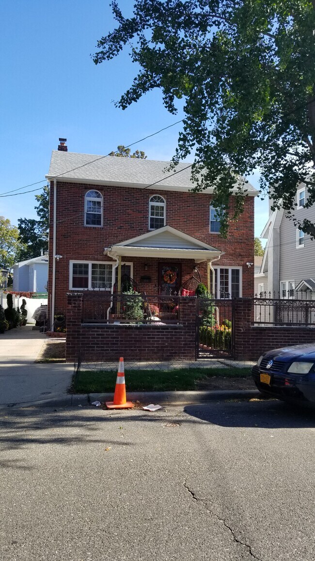 14241 249th St Rentals in Rosedale, NY