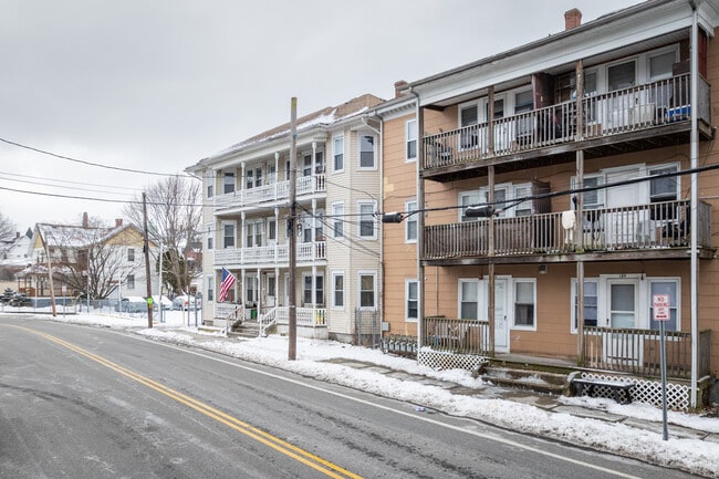 144 Railroad St in Manville, RI - Building Photo - Building Photo