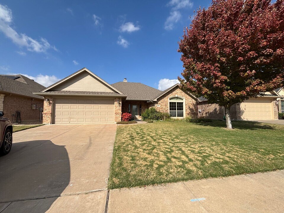 1812 Colorado Ct in Burleson, TX - Building Photo