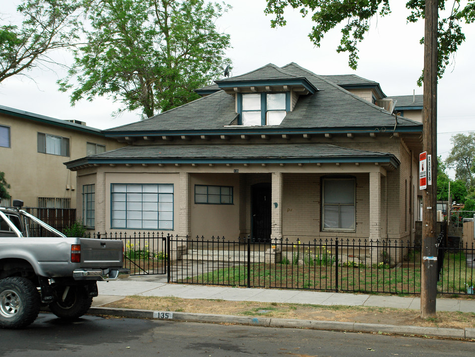 135 N Calaveras St in Fresno, CA - Building Photo